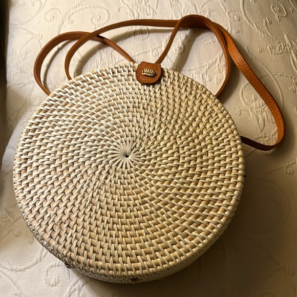 NWOT Nantucket Style Large Crossbody Woven Rattan Bag 8”x8”x3” - Picture 1 of 4